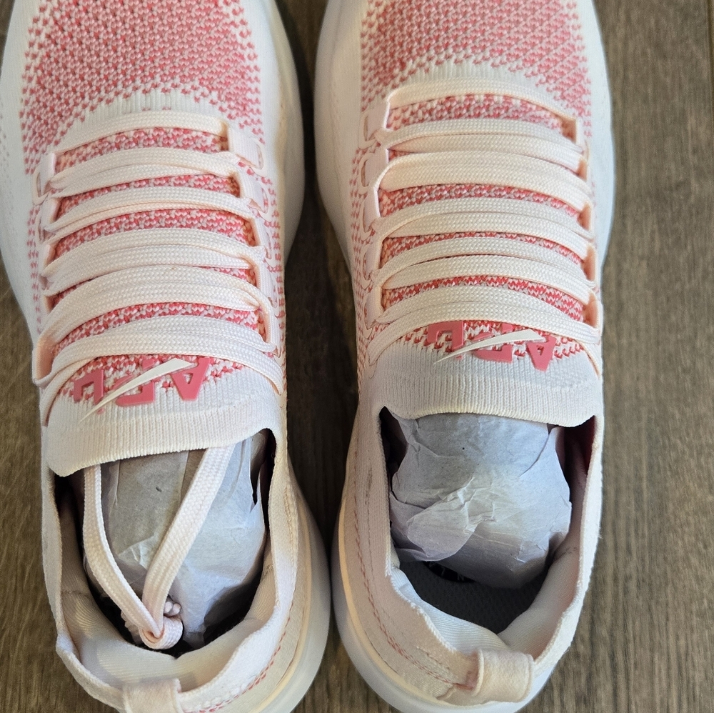 APL Techloom Breeze Pink Size 7.5 Coral New